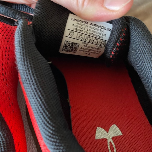 Under Armour Running shoes UA GS Charged Pursuit 2 Size 5Y - Picture 8 of 14